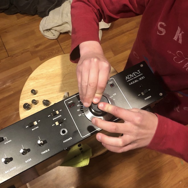 Cleaning the knobs on Advent Model 300 Stereo Receiver