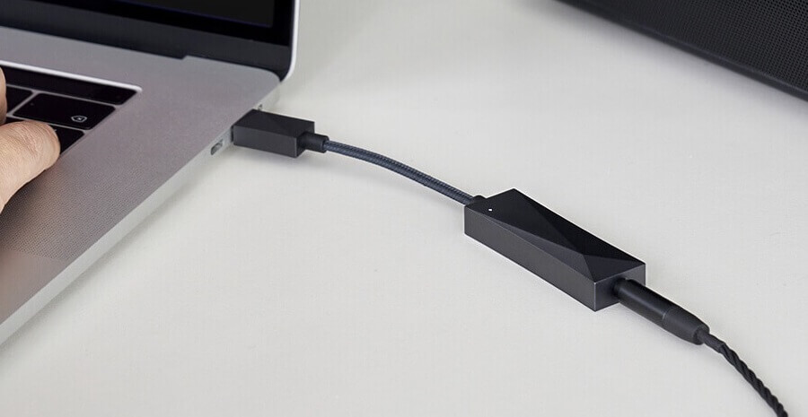 Astell&Kern HC3 Dongle DAC connected to MacBook