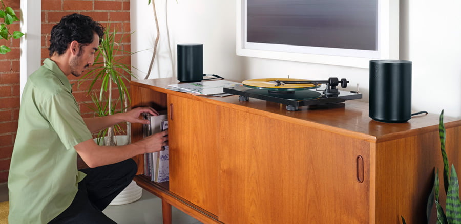 Sonos Era 100 Wireless Speakers in Stereo with Turntable